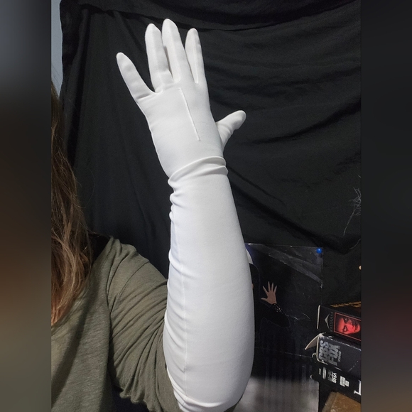 True Vintage Tiara & Opera Gloves - Picture 5 of 7